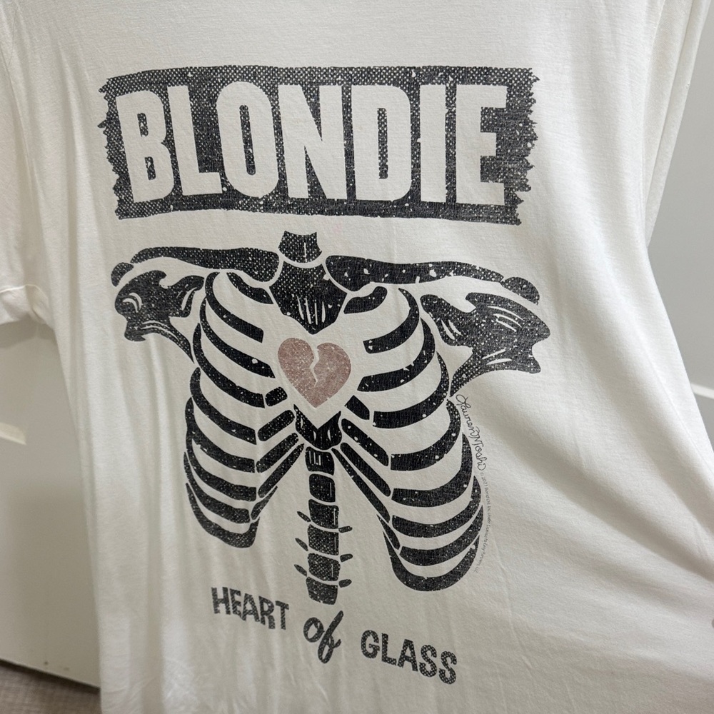 Lauren Moshi White Graphic Tee - Picture 2 of 4